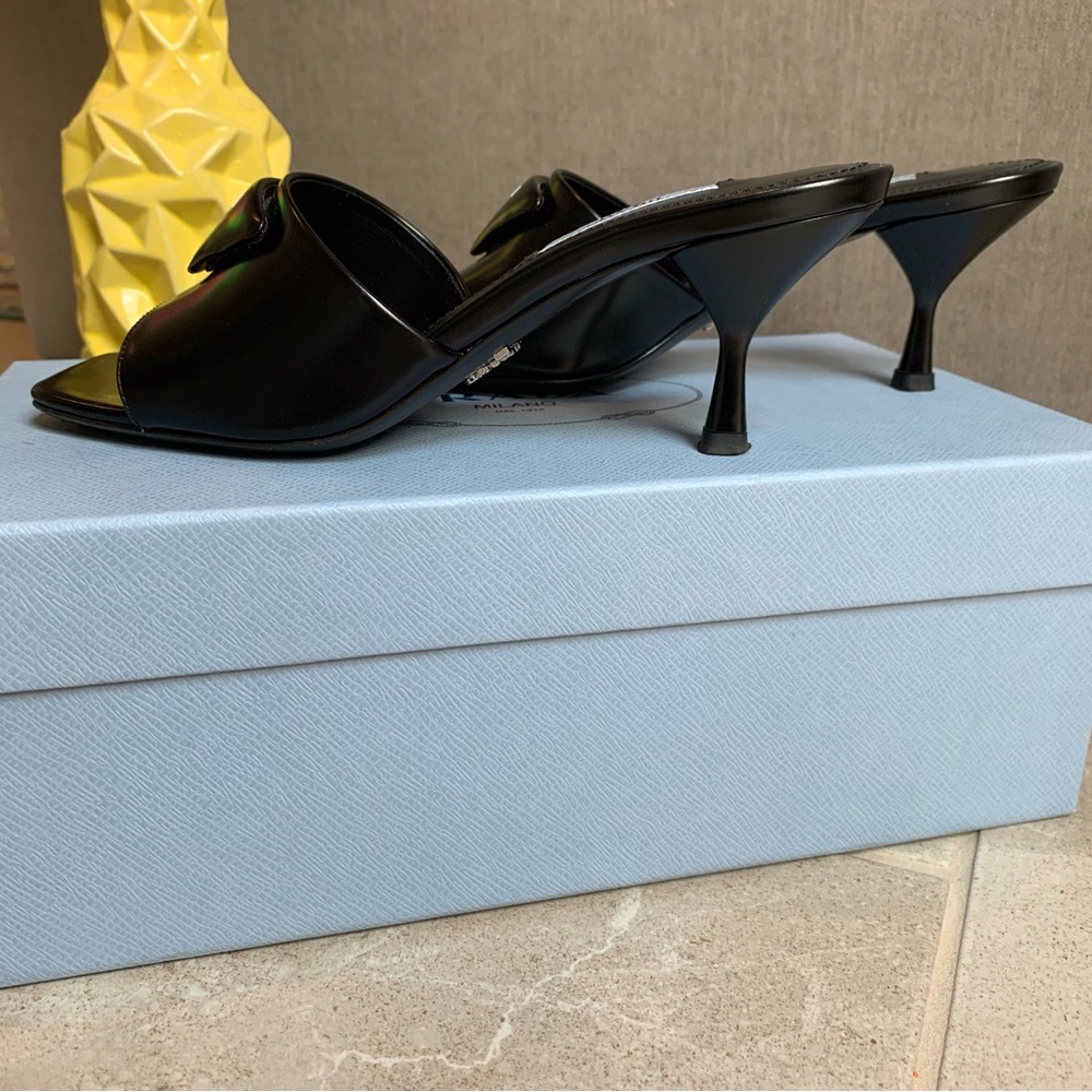 PRADA - Picture 2 of 16